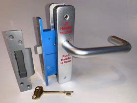 radar lock screwfix|Locks .